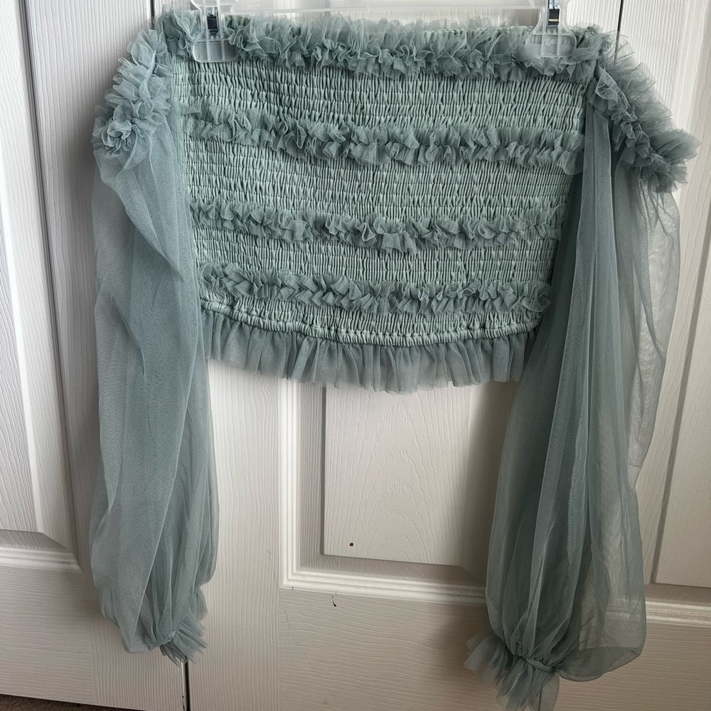 Magnolia Ruffle Crop Top - Picture 3 of 4